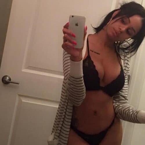 Picture perfect trans wants hot hookup